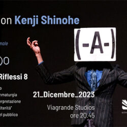 L'artista giapponese Kenji Shinohe sul palco di Viagrande Studios