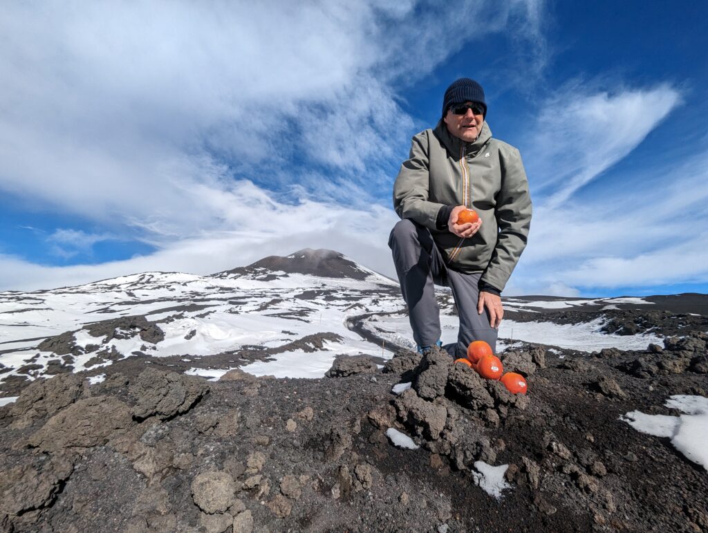 L'Arancia Rossa di Sicilia IGP sulla cima dell'Etna